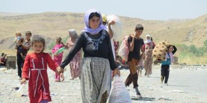 199071_Displaced_Yezidis_fleeing_Mount_Sinjar