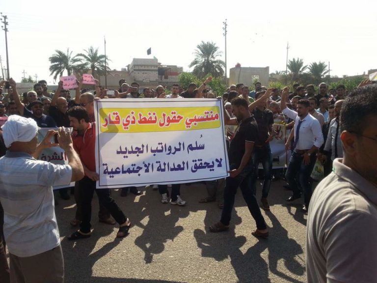 Oil Workers Unite and Protest the Decision to Reduce their Salaries